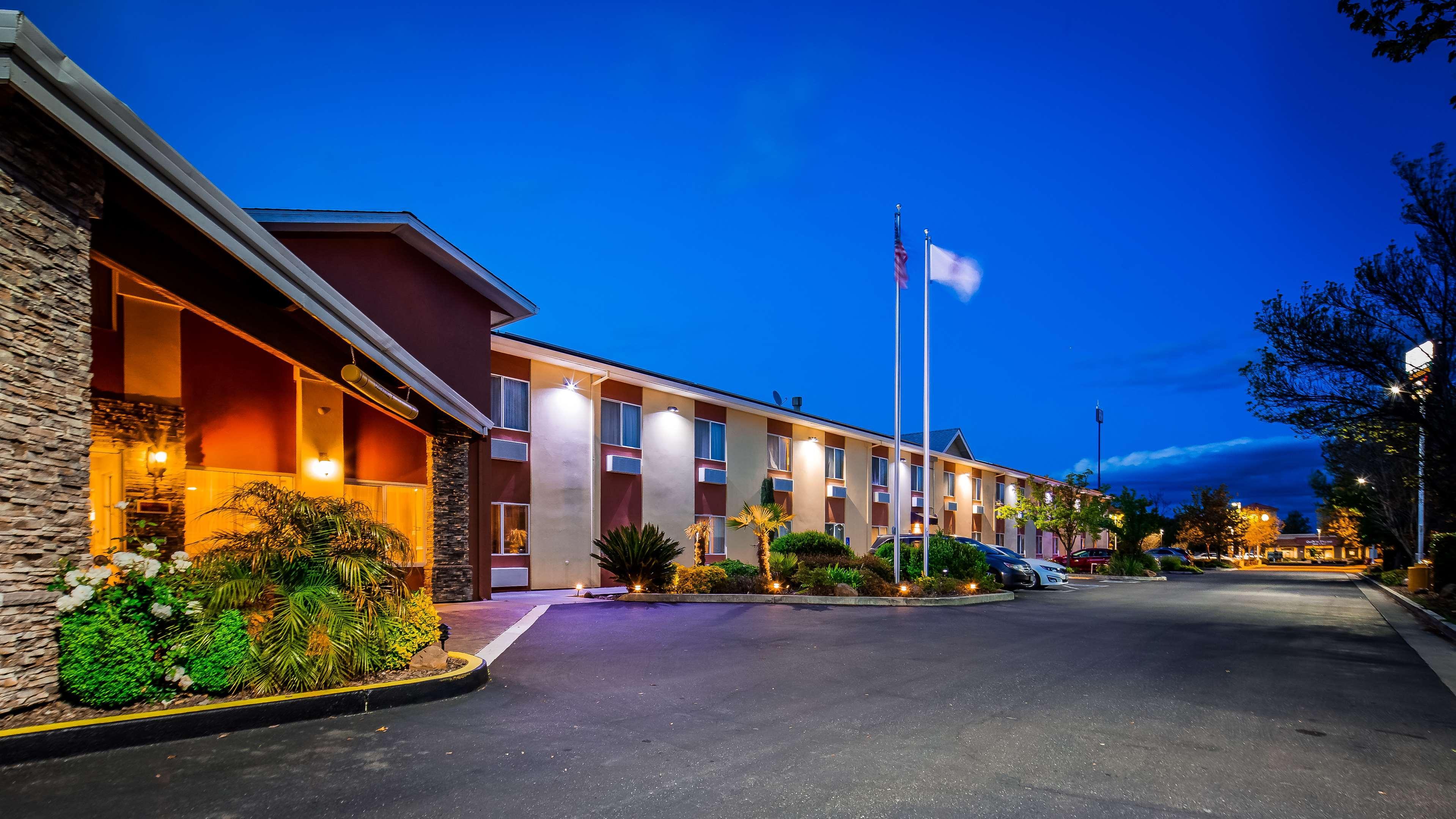 Best Western Plus Corning Inn Exterior photo